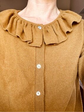 Rare DÔEN sample. Wool Women’s Ruffle Collar Cardigan Sweater - Camel. No label